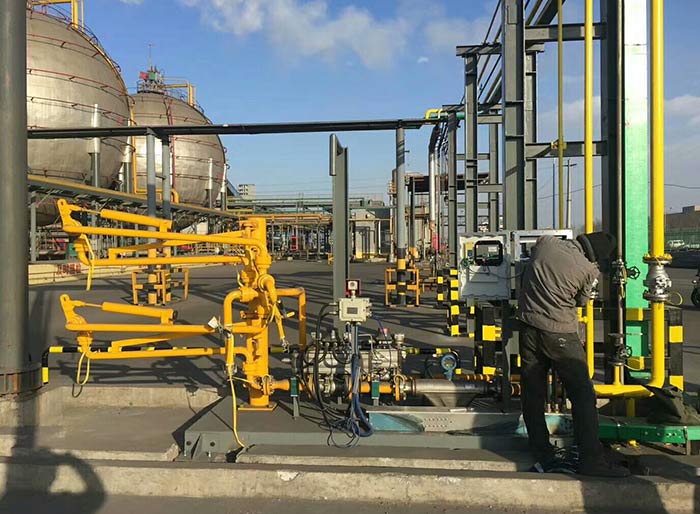 3.jpg 汽(火)車槽車裝卸車鶴管(流體裝卸臂)現場圖 3.jpg 汽(火)車槽車裝卸車鶴管(流體裝卸臂)現場圖