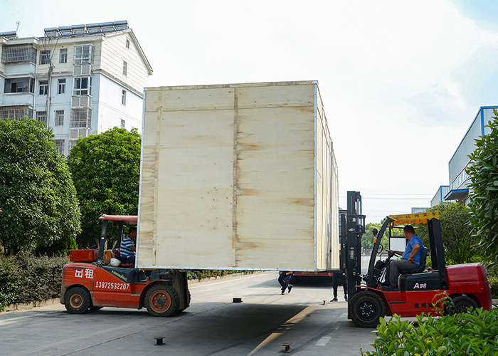 油氣回收發(fā)貨現(xiàn)場(chǎng) 油氣回收發(fā)貨現(xiàn)場(chǎng)